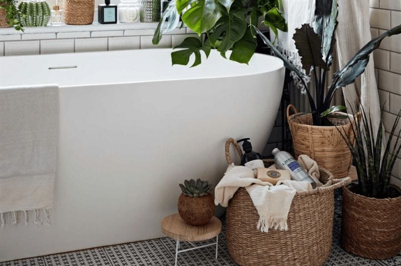 Accessorize your bathroom better