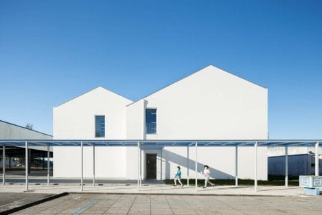 Basic School of São Bernardo in Aveiro of the architecture studio Tectonic Art of the architect João Cassiano Santos and with photography by Architecture Ivo Tavares Studio