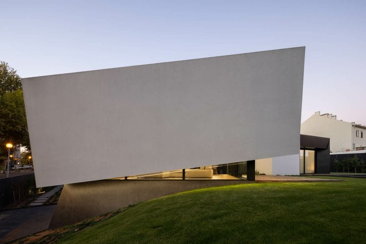 TILT House: A house with 3-Axis Rotational Movement 3 Tilt House