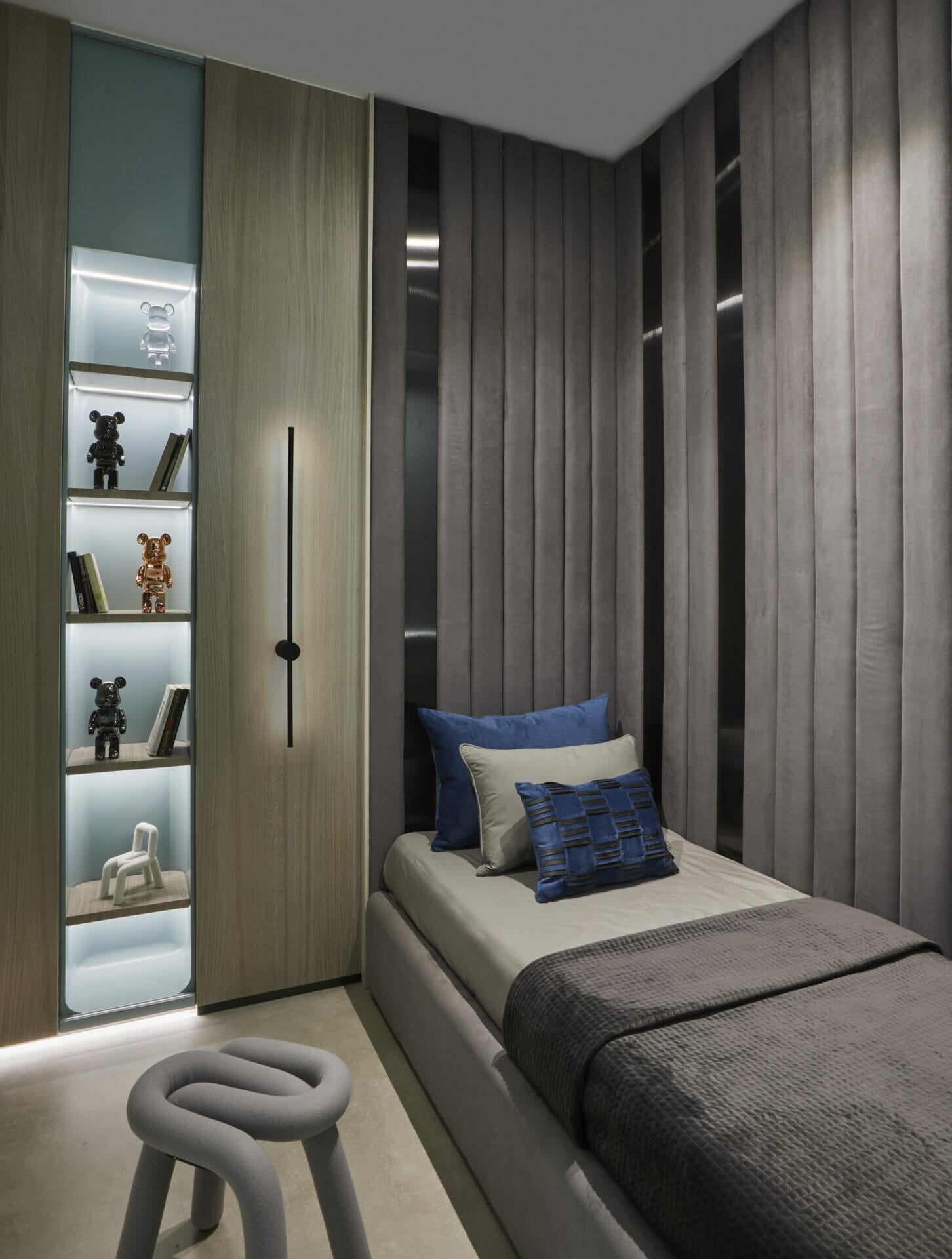 Sombre Pearl: A Luxurious 2400 sq. ft. Apartment in South Mumbai Embracing a Customized Topical Lifestyle 7 A Luxurious 2400 sq. ft. Apartment in South Mumbai Embracing a Customized Topical Lifestyle
