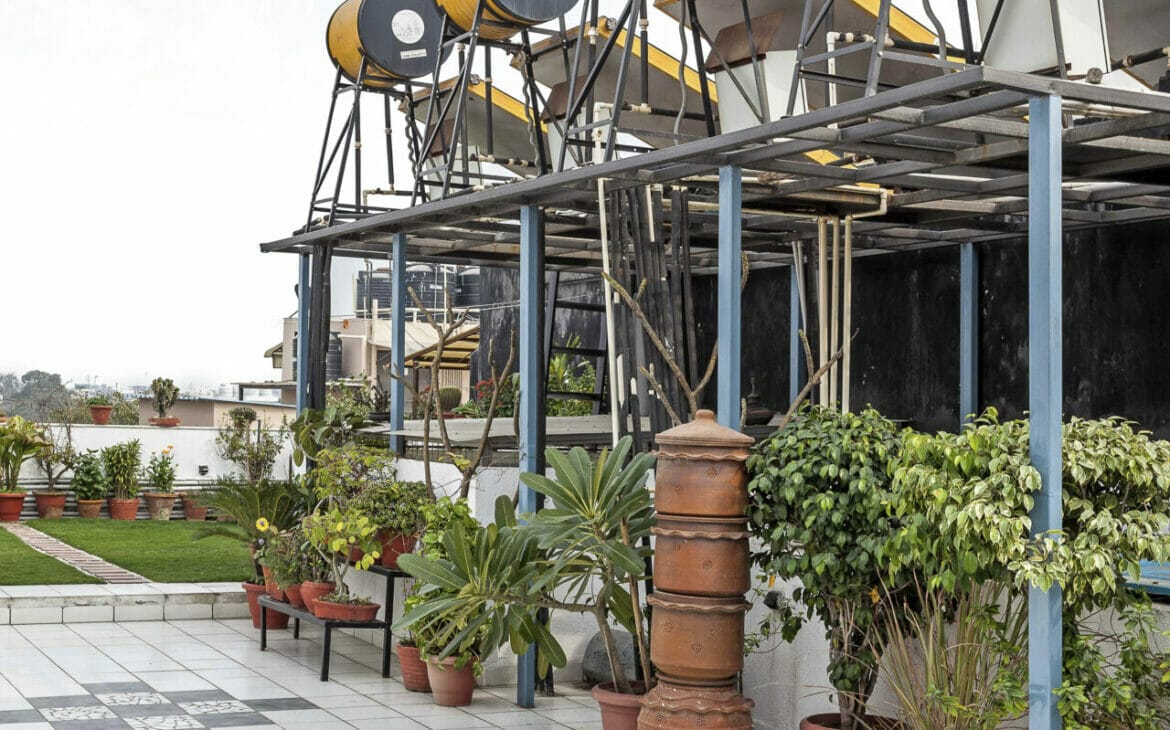 Vertical Gardens: Living Nature in Urban Landscapes 1 Vertical Gardens