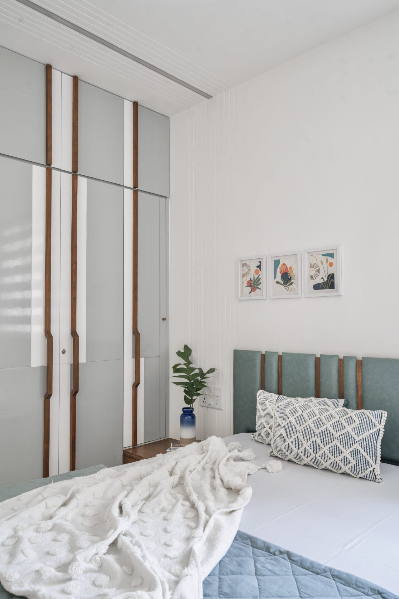 1500 sqft Home in Ahmedabad Seamlessly Marrying Functionality with Aesthetic Appeal 13 19 GUEST BEDROOM