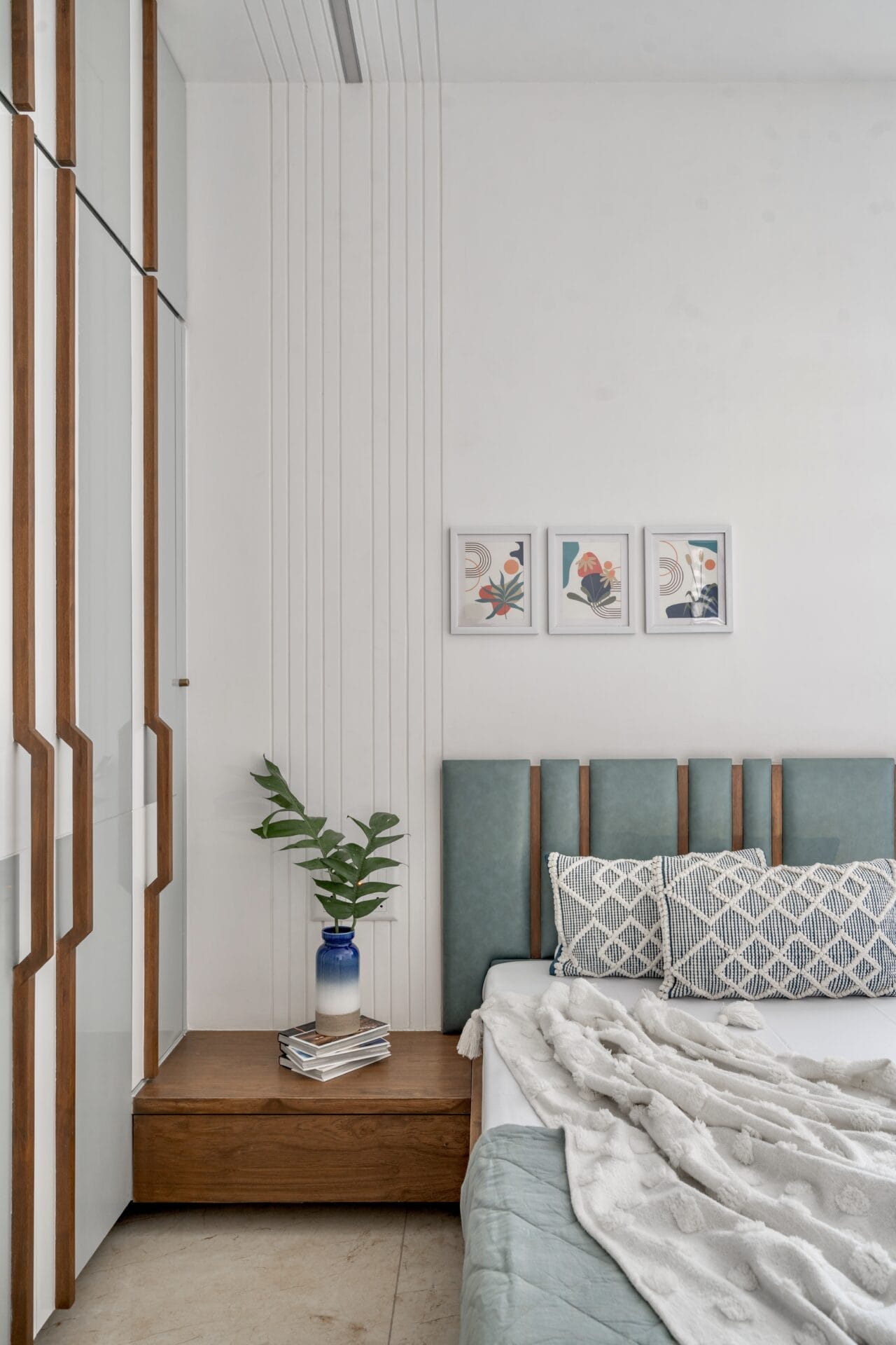 1500 sqft Home in Ahmedabad Seamlessly Marrying Functionality with Aesthetic Appeal 14 20 GUEST BEDROOM