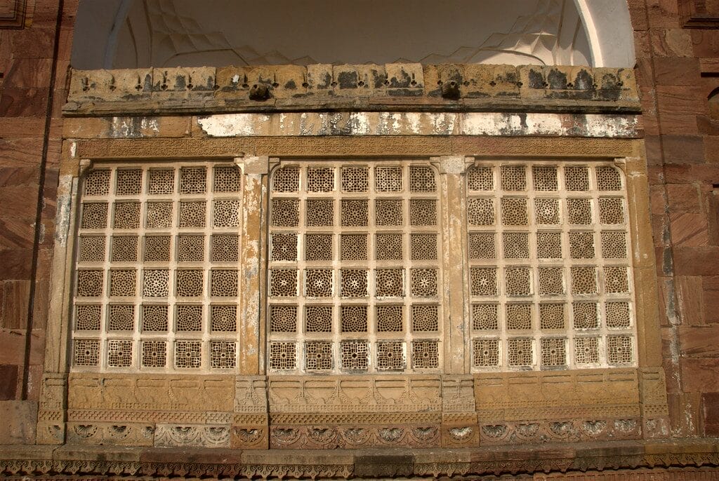 Jaalis: From the Gujarat Sultanate to Mughal Era and Modern Relevance 2 Jaalis in Gujarat Sultanate