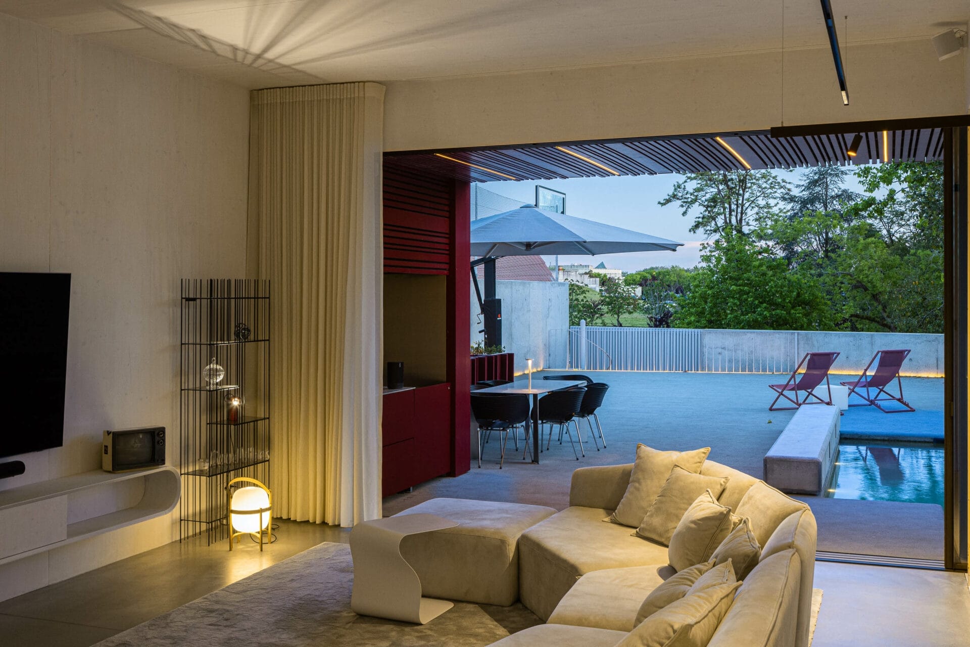 Carving Memories into Stone: The Park House by Paulo Martins 14 The Park House by Paulo Martins110