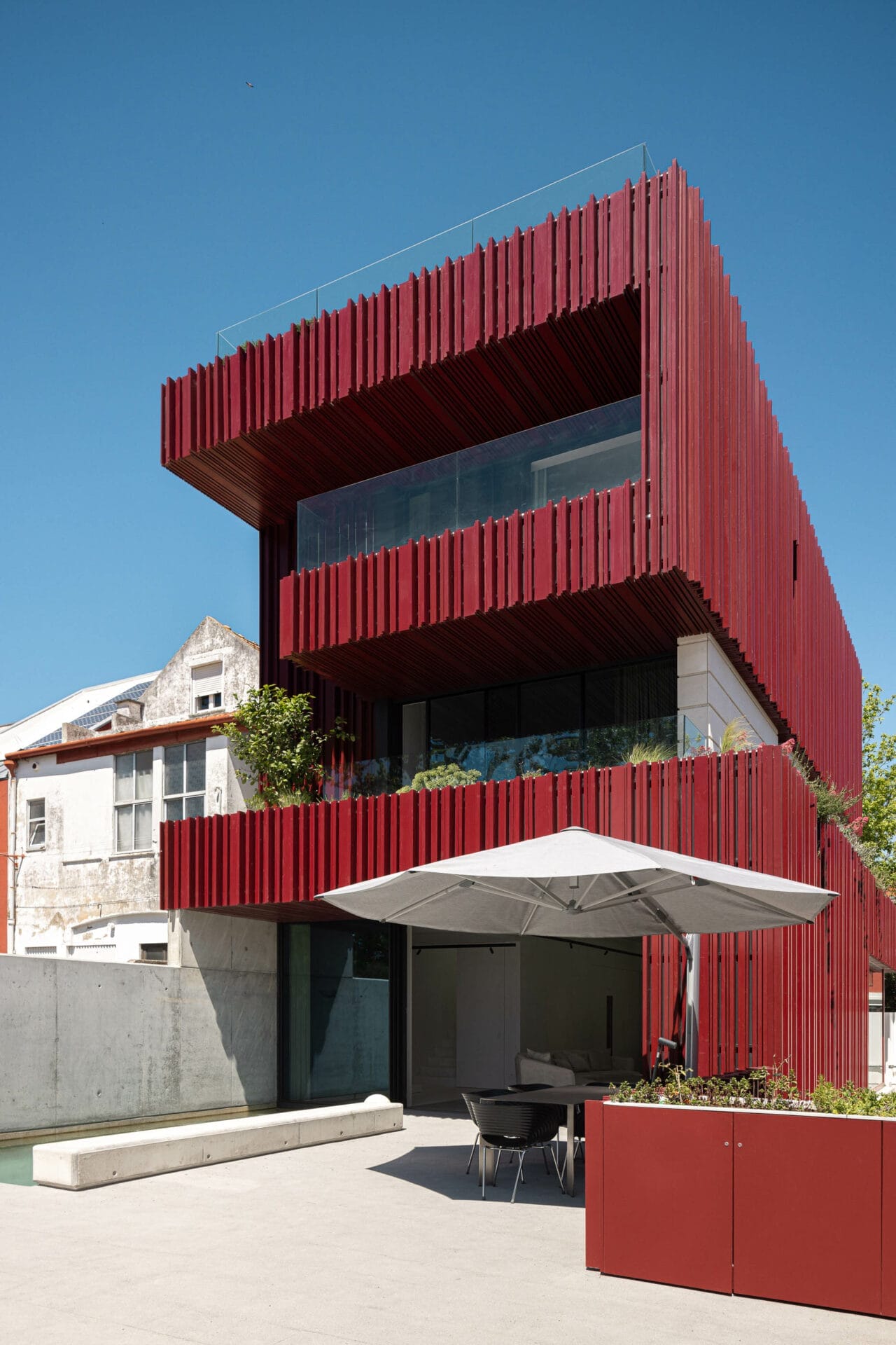 Carving Memories into Stone: The Park House by Paulo Martins 2 The Park House by Paulo Martins
