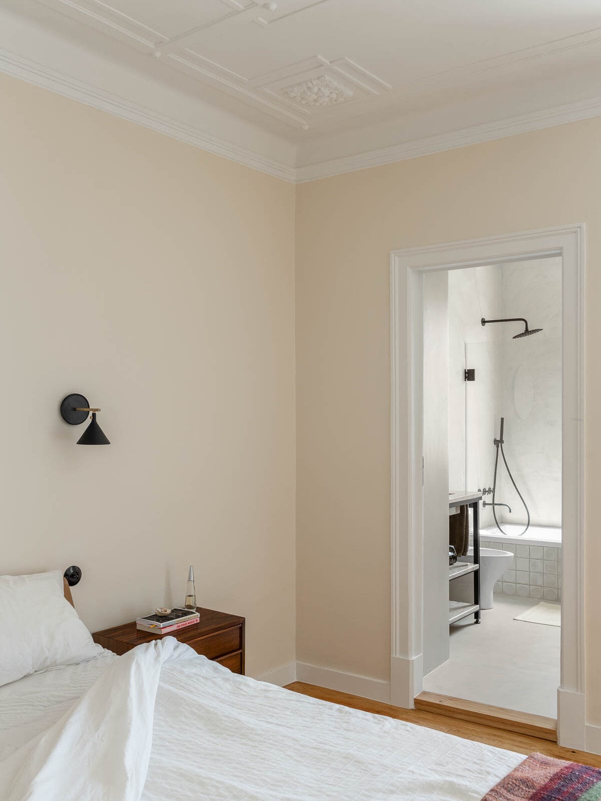 Penha Apartment Embracing Contemporary Elegance in Lisbon, Portugal 14 Lisbon, Portugal