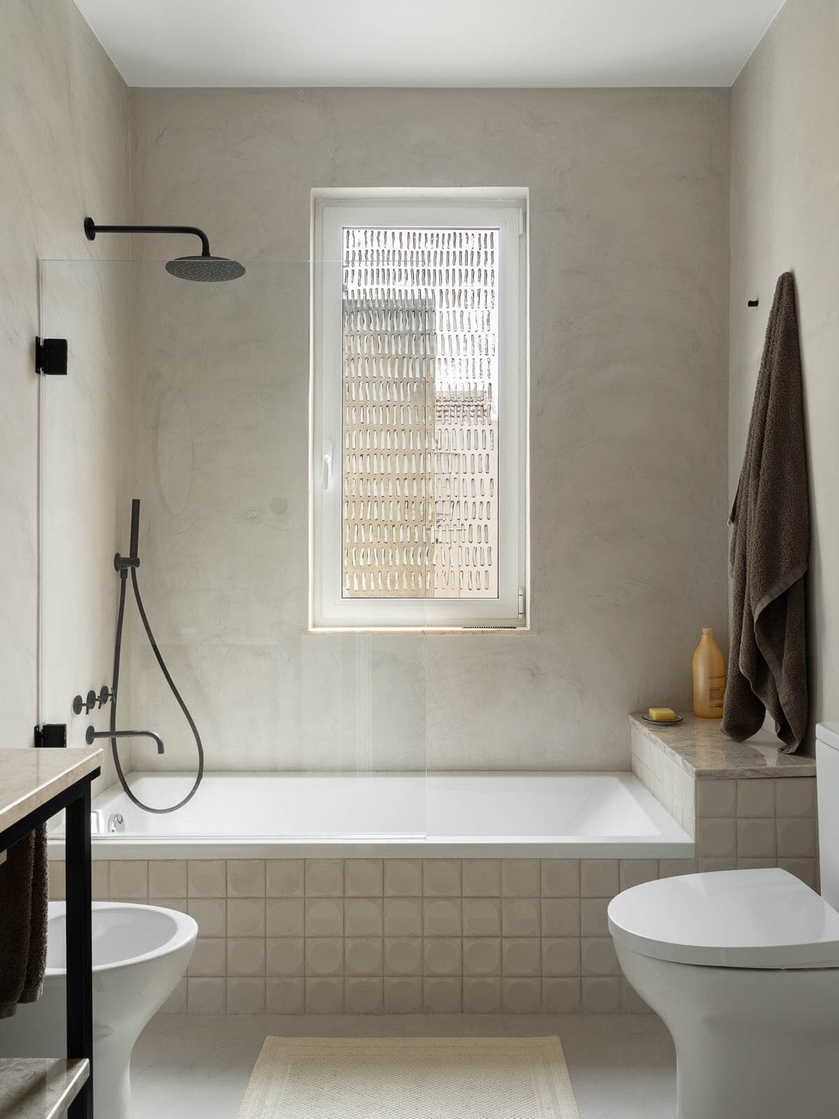 Penha Apartment Embracing Contemporary Elegance in Lisbon, Portugal 18 Lisbon, Portugal