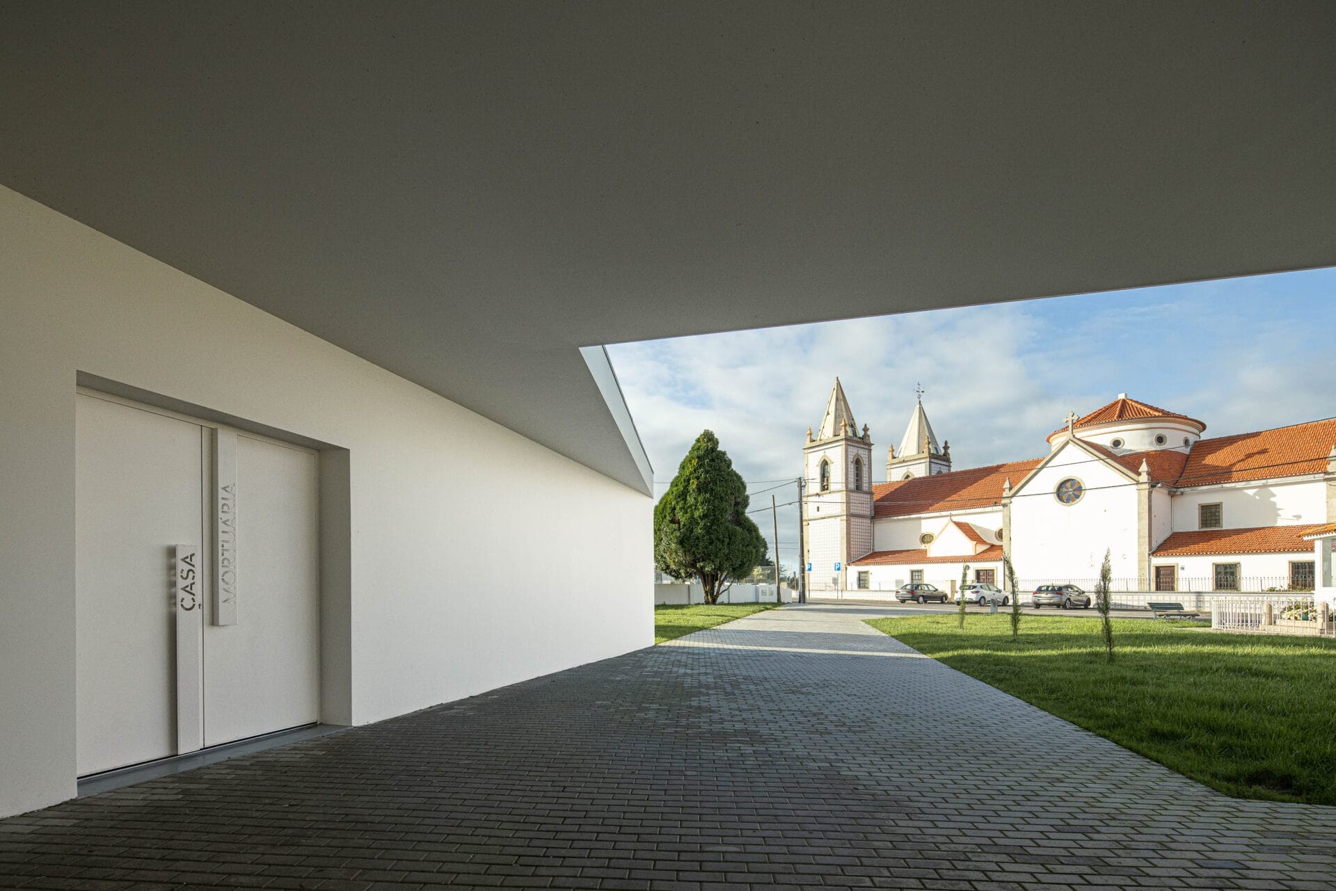 Harmonizing Space and Tradition: A Subtle Architectural Intervention by Sónia Lopes da Cruz 7 20231107 SONIA CRUZ CASA MORTUARIA DE OLIVEIRINHA 016