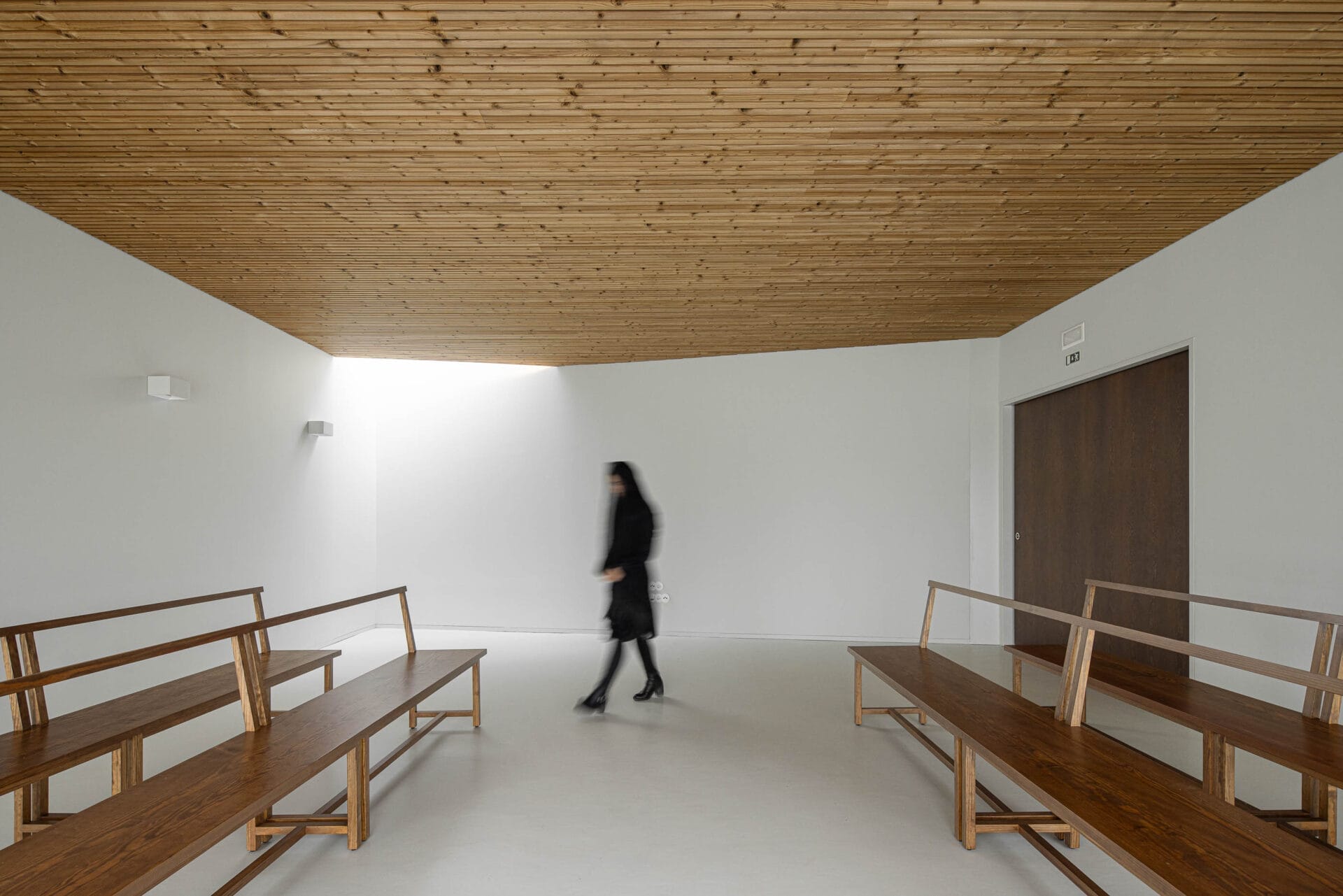 Harmonizing Space and Tradition: A Subtle Architectural Intervention by Sónia Lopes da Cruz 11 20231107 SONIA CRUZ CASA MORTUARIA DE OLIVEIRINHA 034