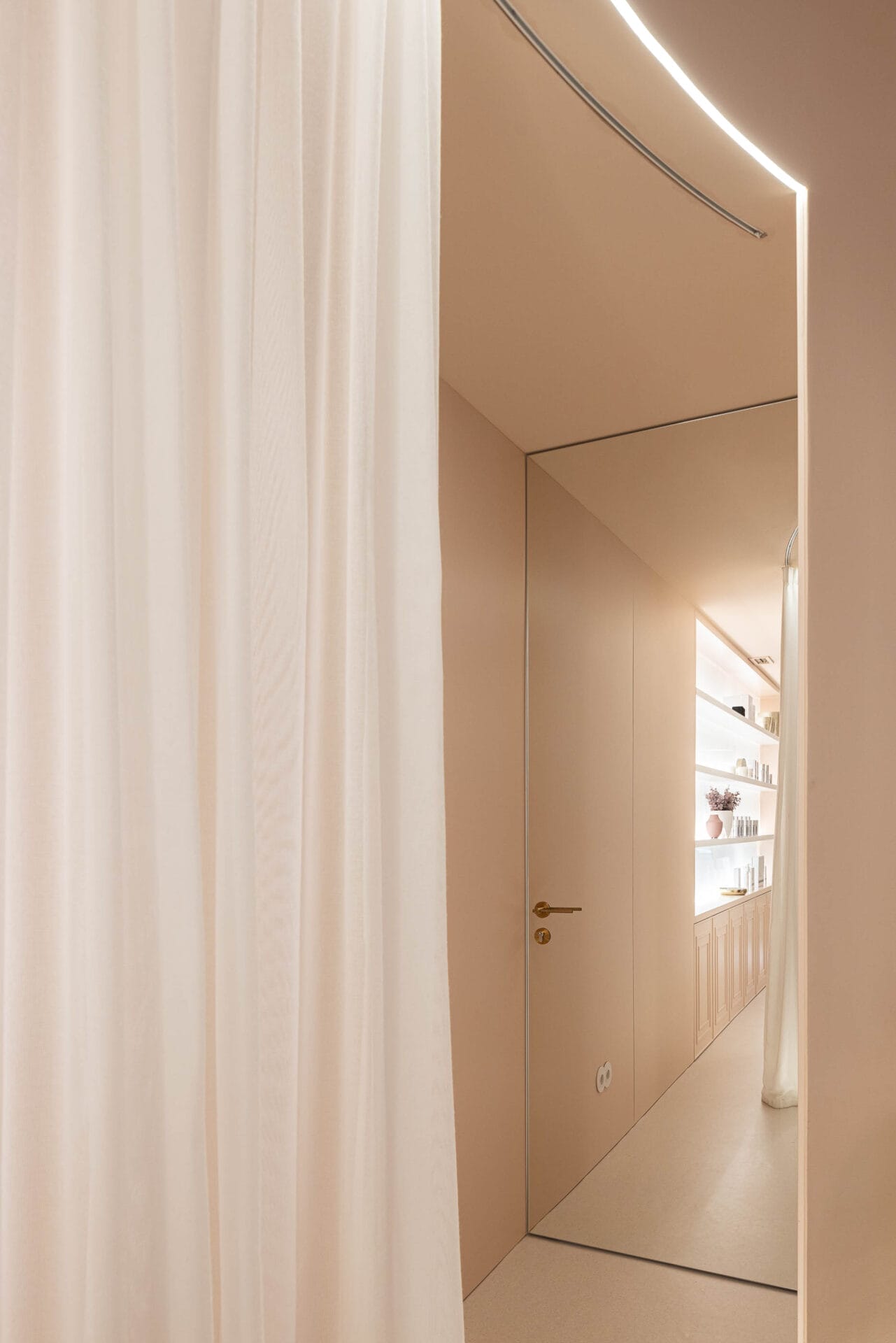 Aesthetic Innovation in Healthcare: A Look Inside the Saldanha Beauty Clinic Designed by Paulo Merlini Architects 12 Saldanha