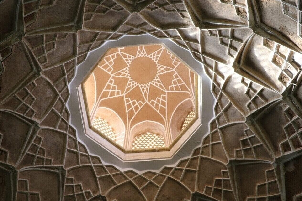 Islamic Geometric Patterns: Exploring the Harmony Between Art and Divinity 1 Islamic Geometric Patterns