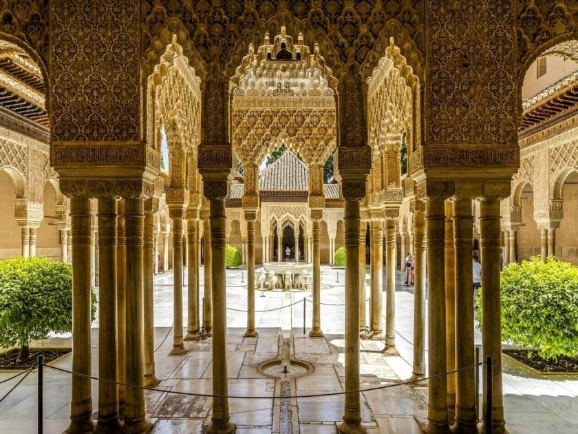 Islamic Geometric Patterns: Exploring the Harmony Between Art and Divinity 10 Islamic Geometric Patterns