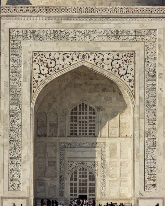 Islamic Geometric Patterns: Exploring the Harmony Between Art and Divinity 12 Islamic Geometric Patterns