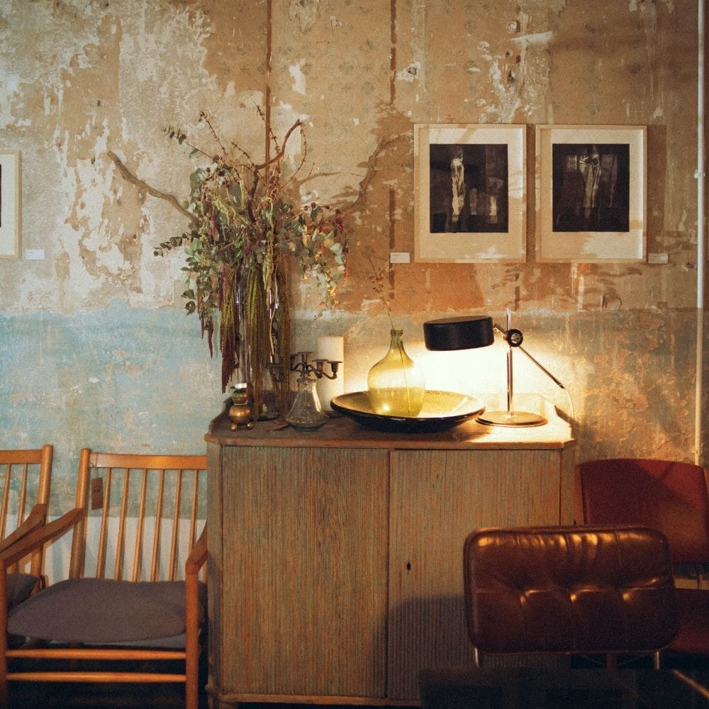 Natural, Simple, and Meaningful: Wabi-Sabi Interior Design Essentials for 2025 5 Wabi-sabi interior design