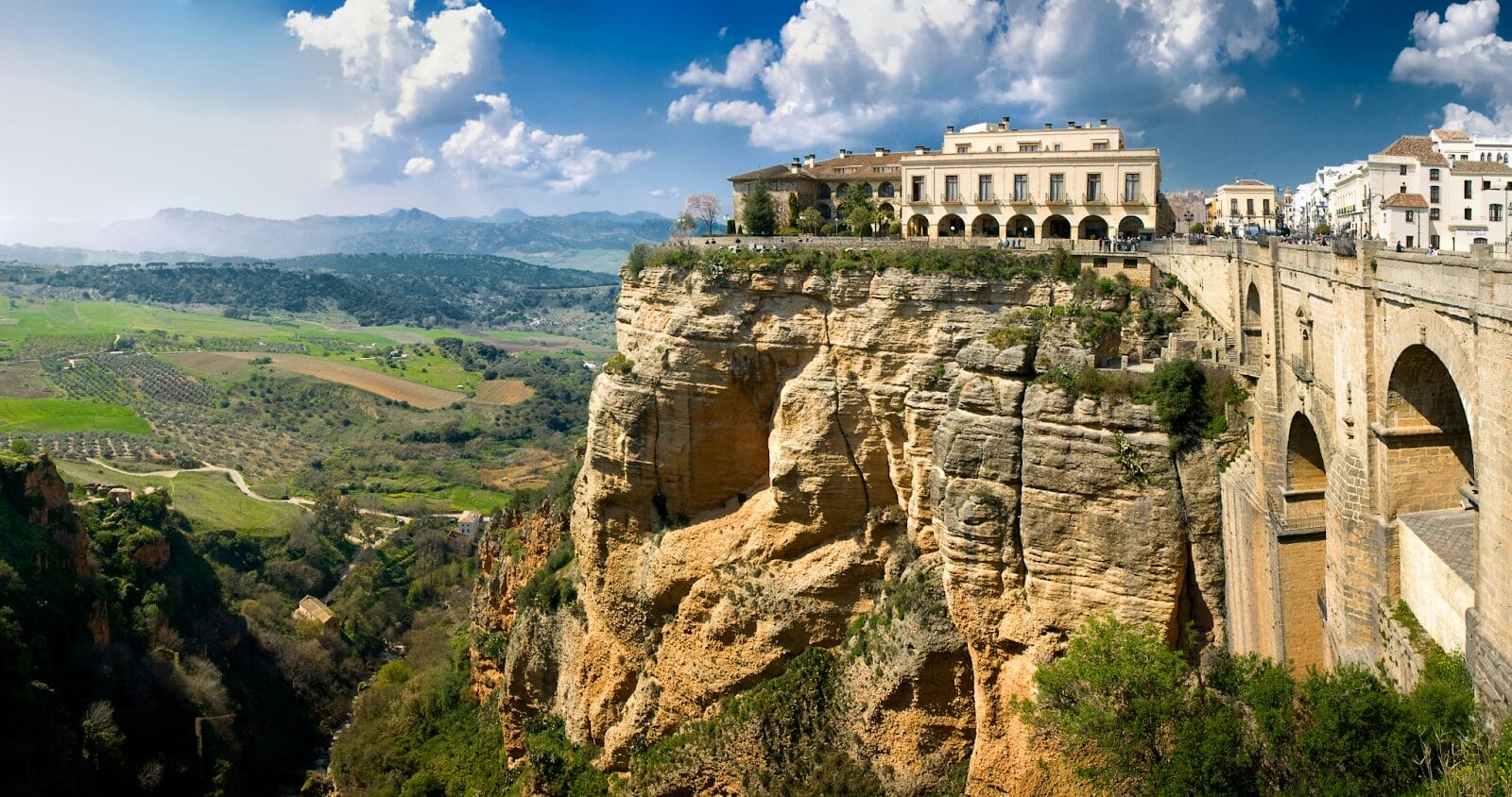 Top 10 Cliffside Destinations to Visit for Incredible Views, History, and Travel Memories 1 Top 10 Cliffside Destinations to Visit for Incredible Views History and Travel Memories 1