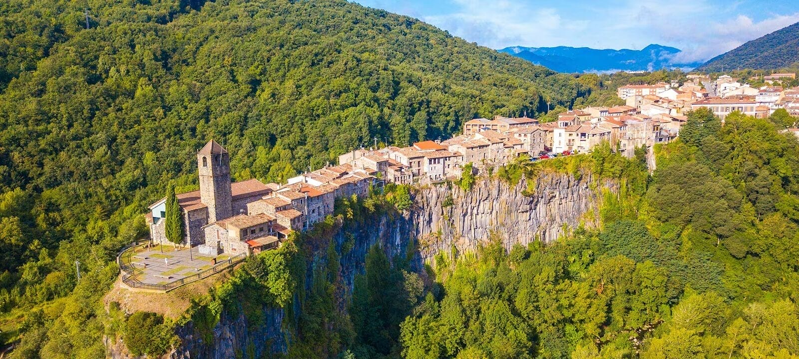 Top 10 Cliffside Destinations to Visit for Incredible Views, History, and Travel Memories 6 Top 10 Cliffside Destinations to Visit for Incredible Views History and Travel Memories 6