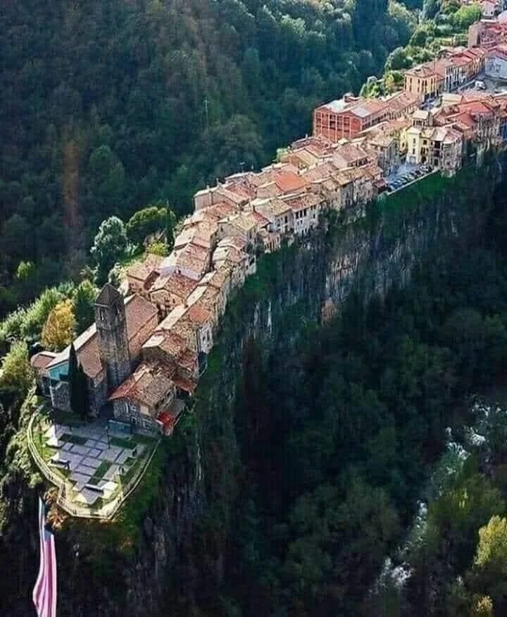 Top 10 Cliffside Destinations to Visit for Incredible Views, History, and Travel Memories 7 Top 10 Cliffside Destinations to Visit for Incredible Views History and Travel Memories 7